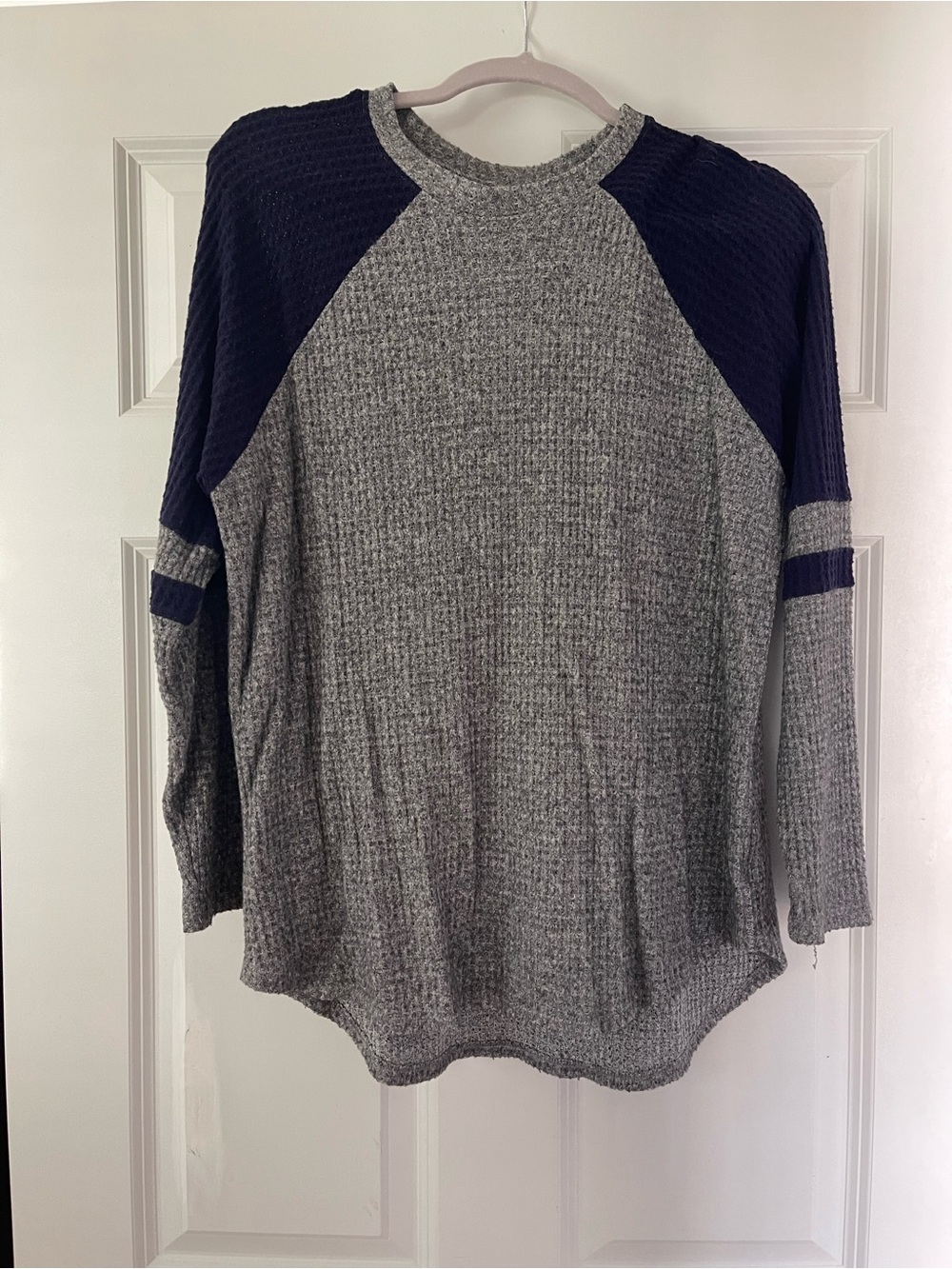 American Eagle Outfitters Heather Gray & Navy Waffle-Knit Raglan Sweater